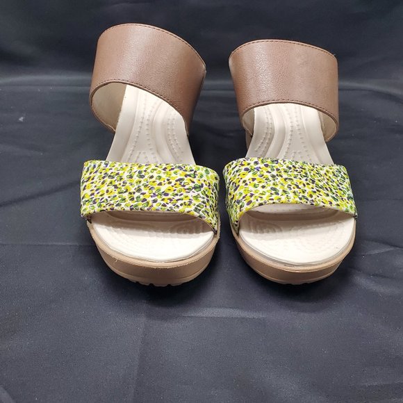 CROCS Leigh II graphic wedge women's sandals size 7 - Picture 2 of 7